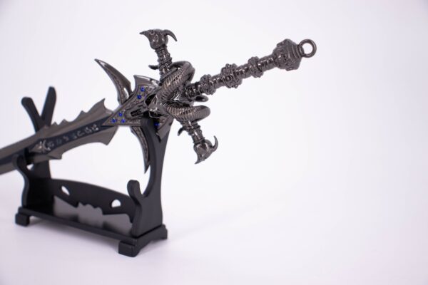 WORLD OF WARCRAFT – FROSTMOURNE MINI REPLICA (22 CM) - Image 2