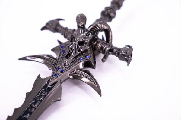 WORLD OF WARCRAFT – FROSTMOURNE MINI REPLICA (22 CM) - Image 5