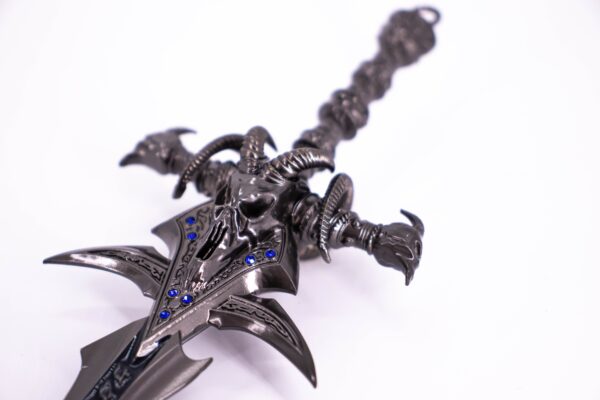 WORLD OF WARCRAFT – FROSTMOURNE MINI REPLICA (22 CM) - Image 6