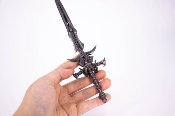 WORLD OF WARCRAFT – FROSTMOURNE MINI REPLICA (22 CM) - Image 8