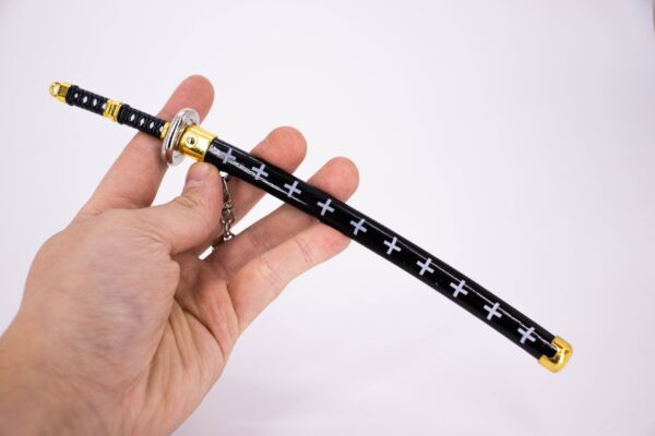 ONE PIECE – TRAFALGAR LAW’S KIKOKU SWORD KEYCHAIN - Image 8