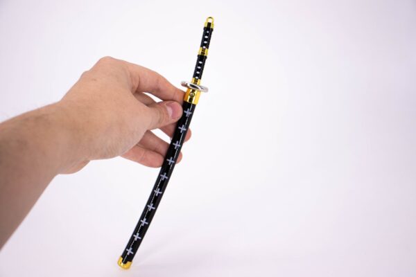 ONE PIECE – TRAFALGAR LAW’S KIKOKU SWORD KEYCHAIN - Image 9