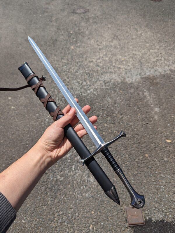 LORD OF THE RINGS – ANDURIL SHORT SWORD - Image 2