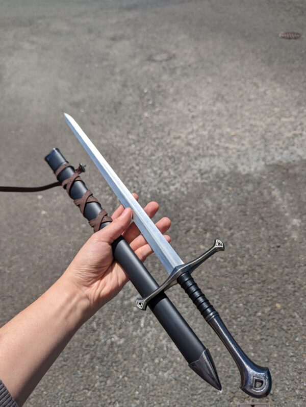 LORD OF THE RINGS – ANDURIL SHORT SWORD - Image 3