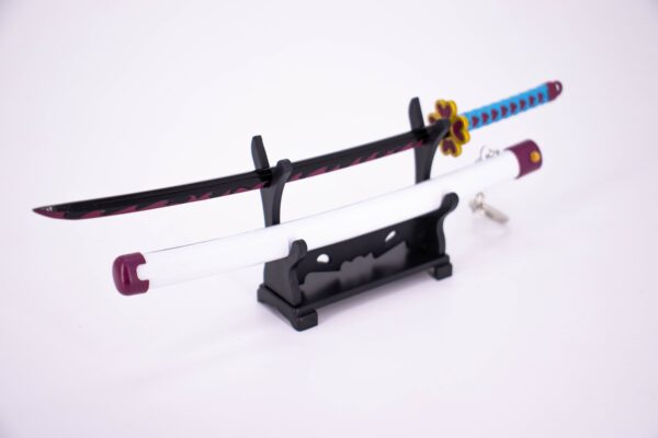 DEMON SLAYER – MITSURI KANROJI’S NICHIRIN SWORD KEYCHAIN - Image 2