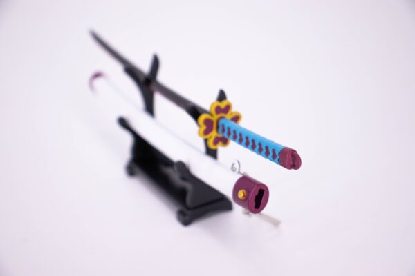 DEMON SLAYER – MITSURI KANROJI’S NICHIRIN SWORD KEYCHAIN - Image 3