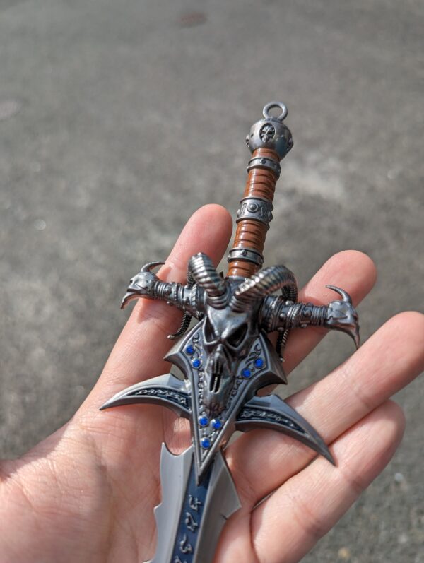 WORLD OF WARCRAFT – FROSTMOURNE MINI REPLICA (30 CM) - Image 2