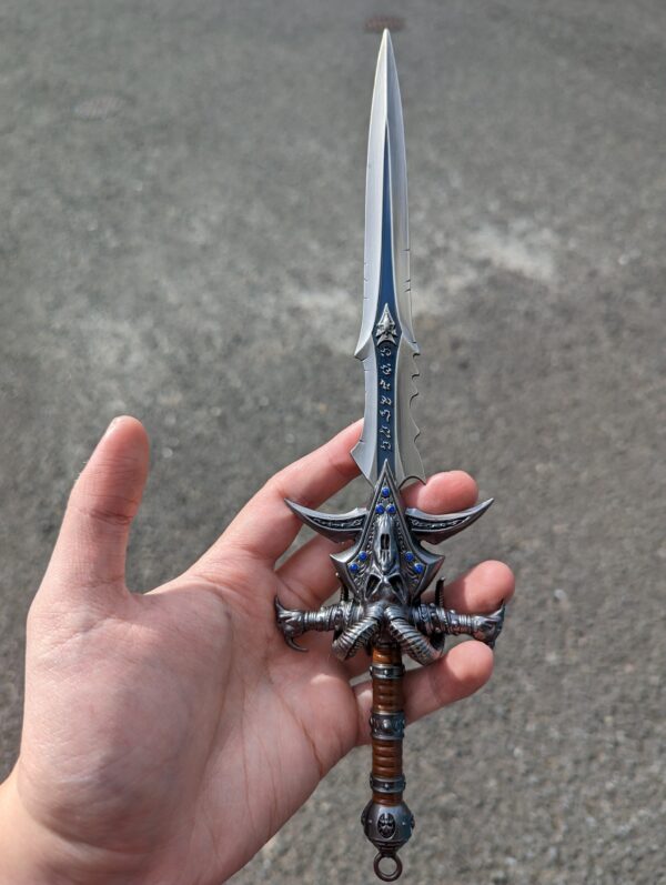 WORLD OF WARCRAFT – FROSTMOURNE MINI REPLICA (30 CM) - Image 4